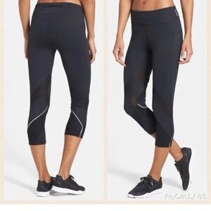 Zella Black Mesh Inset Capri Leggings XL